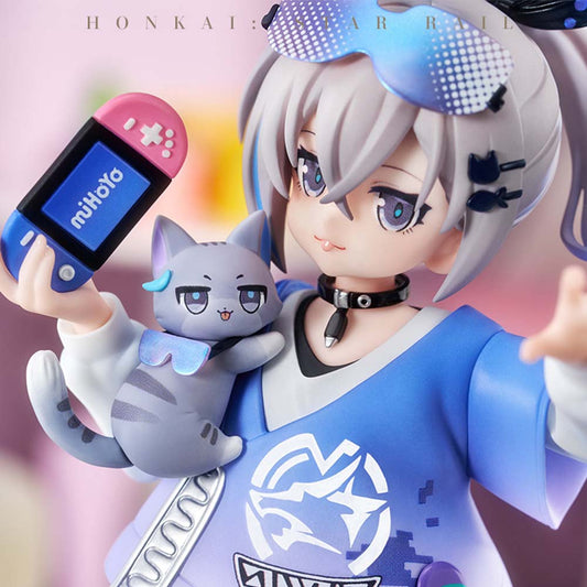 Little Cat Series Silver Wolf Figure